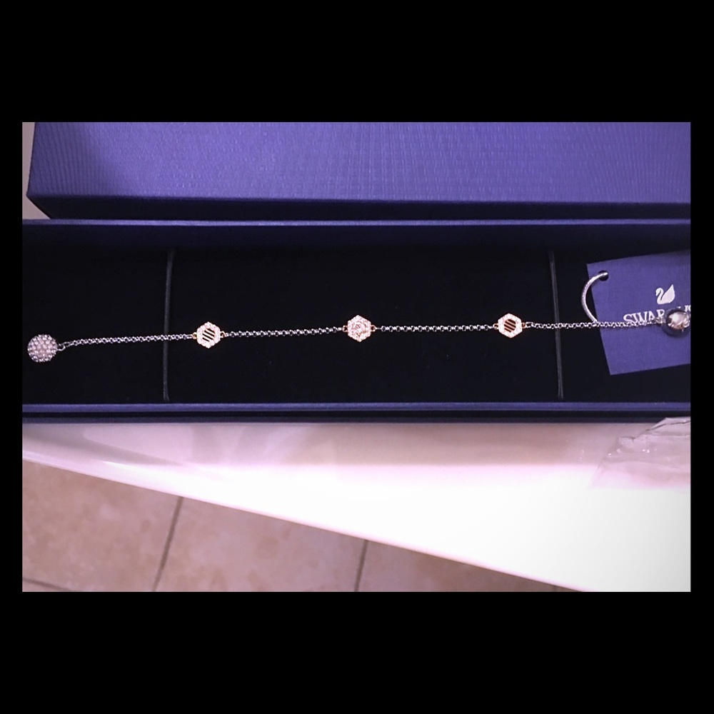 Gorgeous dual toned Swarovski Remix bracelet!
